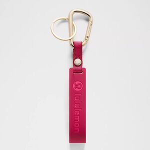 NWT SILICONE KEYCHAIN Berry Rumble/Jewelled Magenta BRML/JWMG Lululemon New Pink